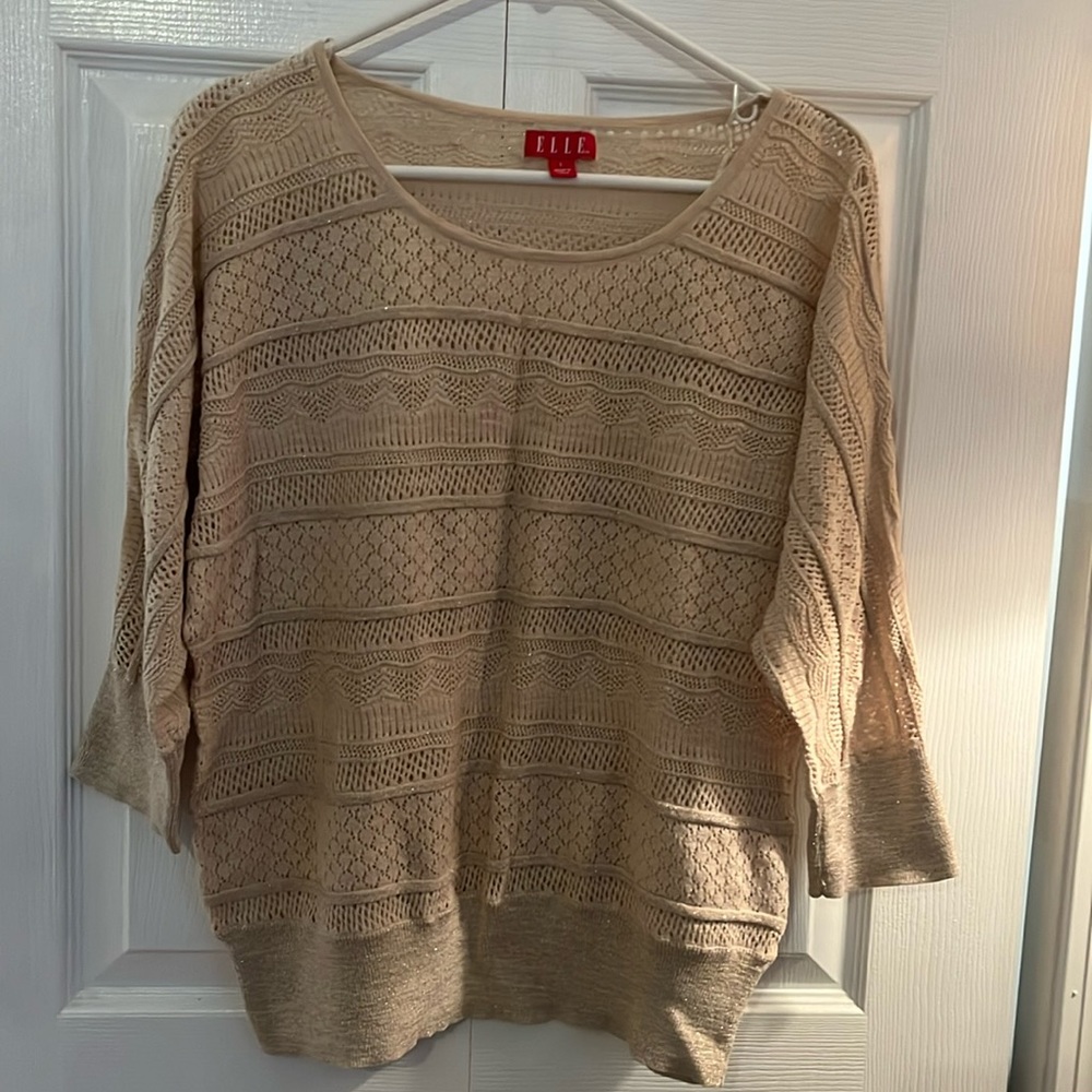 Elle size three quarter length shirt.